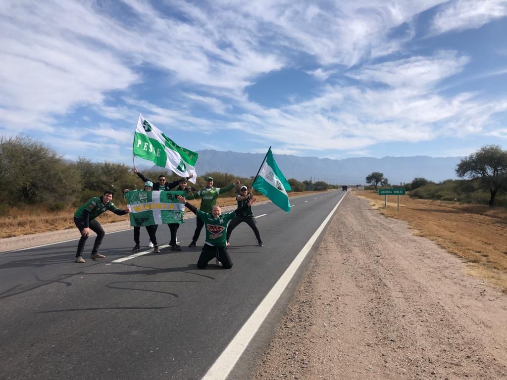 El grupo denominado "Verdolagas Cuyanos" rumbo a La Rioja.
Porque #JuegaFerro por <a href="/Copa_Argentina/">Copa Argentina AXION energy</a> vs Boca.
Vamos Verde! 💚⚽🚂