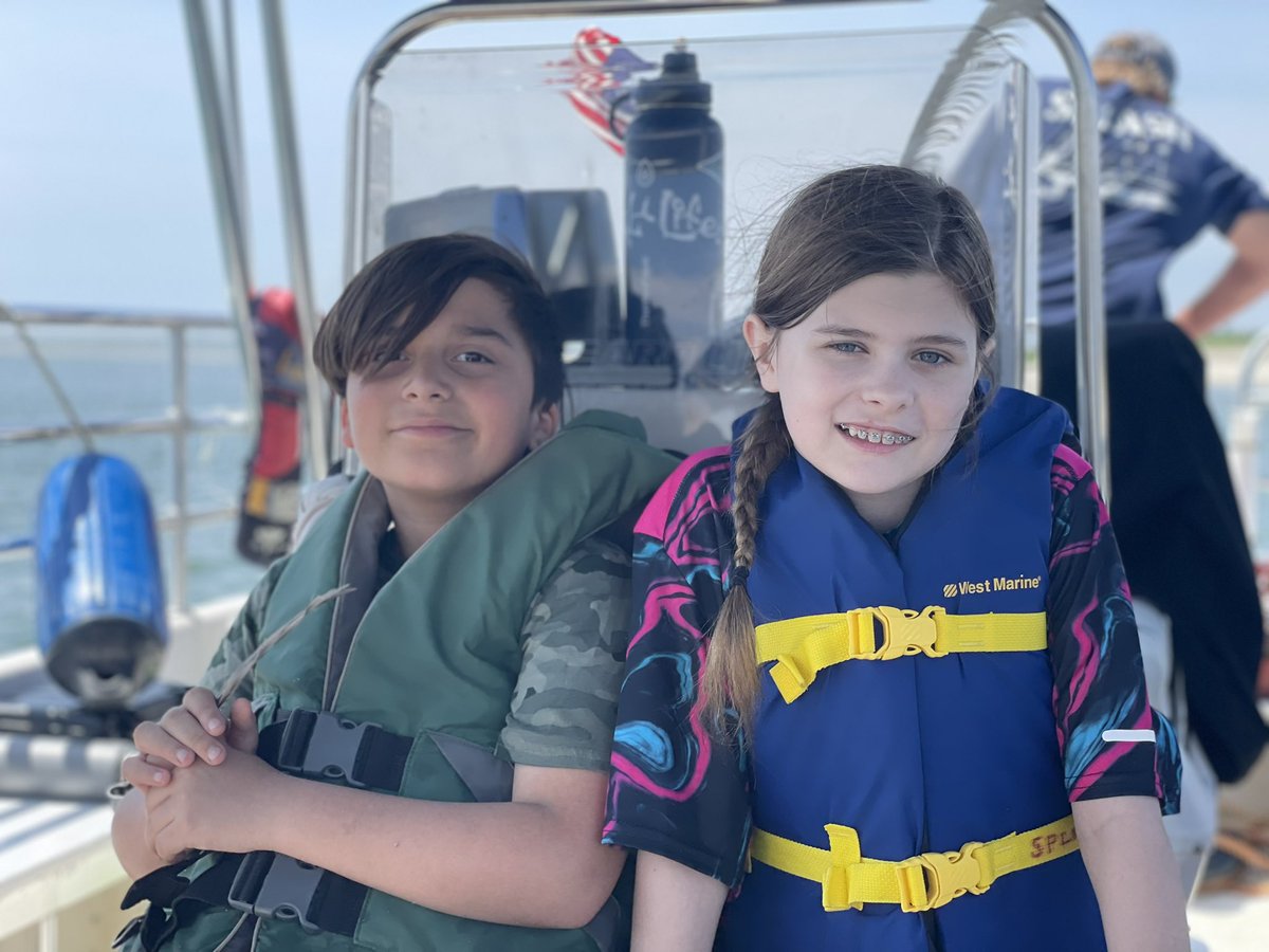 MsFechtig's tweet photo. Splish splash we were cleaning up the trash ๐๐ฎ Our class had a fantastic time @OperationSPLASH . We will do our best to stop polluting & littering to save our harbors. #saveinky #wespeakfish @MrsFastag @LomsPrincipal https://t.co/ca5l2zyNfI