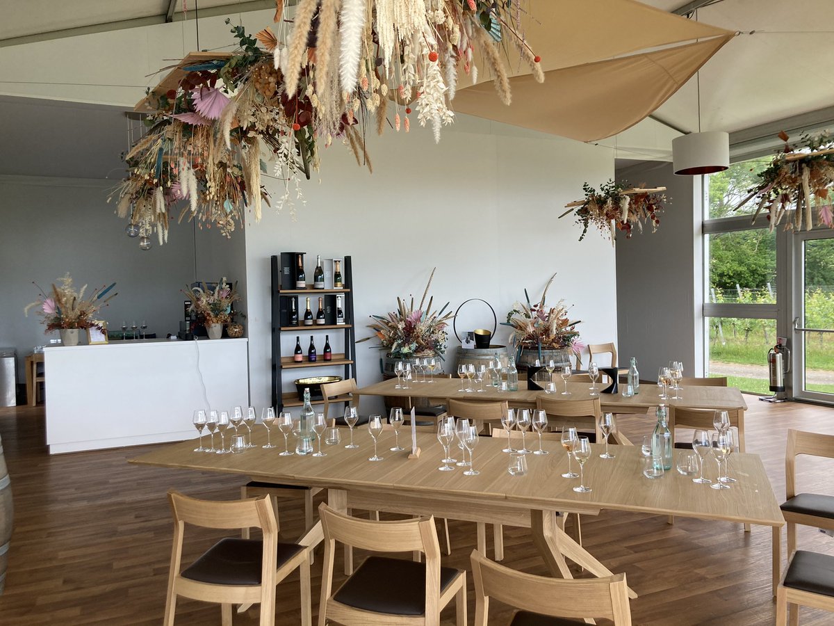 ElysiaBartel's tweet photo. I had a fascinating day at the @sesoil viticulture/soil science event talking about flooding, microorganism interactions with weed control and agronomy. 
Not to mention a tour of the beautiful vineyard 🍇 and some delicious wine tasting 🍷with our hosts @gusbourne https://t.co/HktIiHtlyJ