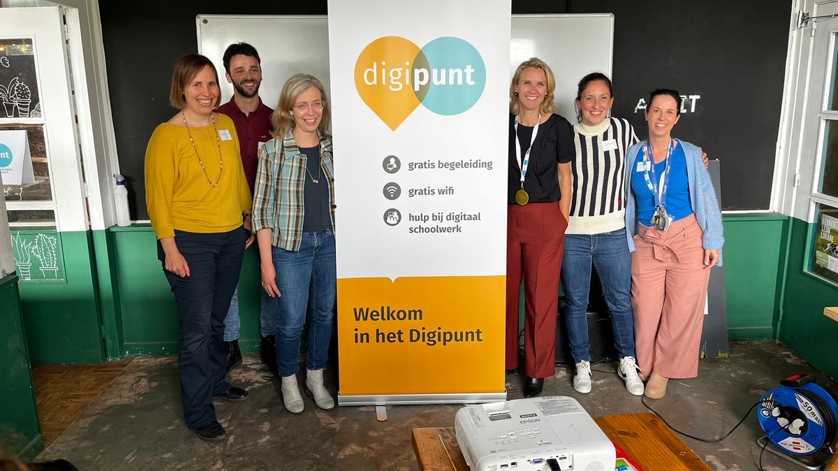 Van_Damme_Sara's tweet photo. Schepen van #Digitalisering @sofiebracke &amp; Schepen van #Onderwijs @EvitaWillaert openen vandaag officieel 10 Digipunten voor kinderen &amp; jongeren met hulp bij digitaal schoolwerk. @Stadgent @District09Gent @bibdekrook https://t.co/ZHX0gQKuV6
#DigitaleKloof #Digihulp #Einclusie https://t.co/7Oa3YGmVIe