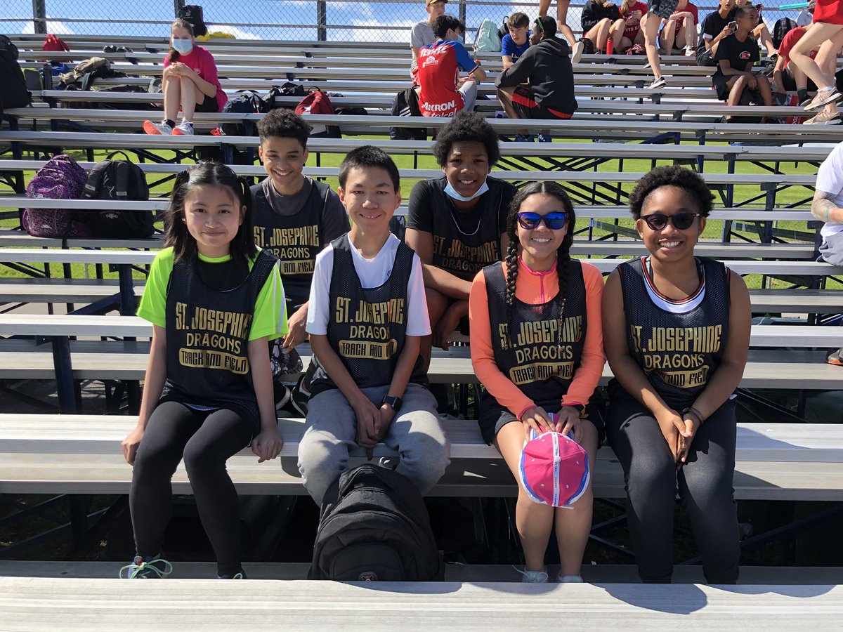 AWeiss123's tweet photo. St Josephine Dragons ready for the OCIAA track meet. Go Dragons! #ocsb #stjosephine #ocsbathletics https://t.co/vzLfzzUzvi