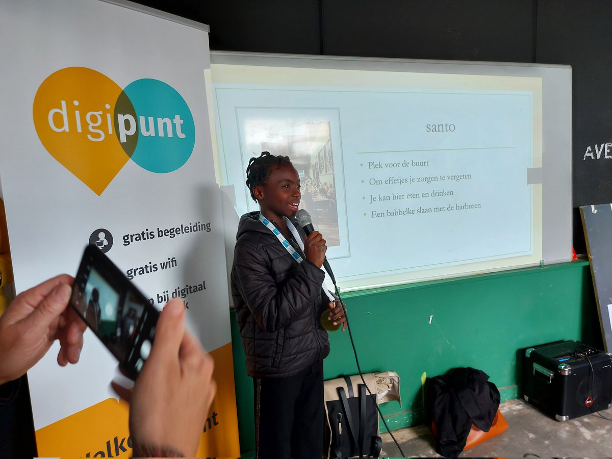 Van_Damme_Sara's tweet photo. Schepen van #Digitalisering @sofiebracke &amp; Schepen van #Onderwijs @EvitaWillaert openen vandaag officieel 10 Digipunten voor kinderen &amp; jongeren met hulp bij digitaal schoolwerk. @Stadgent @District09Gent @bibdekrook https://t.co/ZHX0gQKuV6
#DigitaleKloof #Digihulp #Einclusie https://t.co/7Oa3YGmVIe