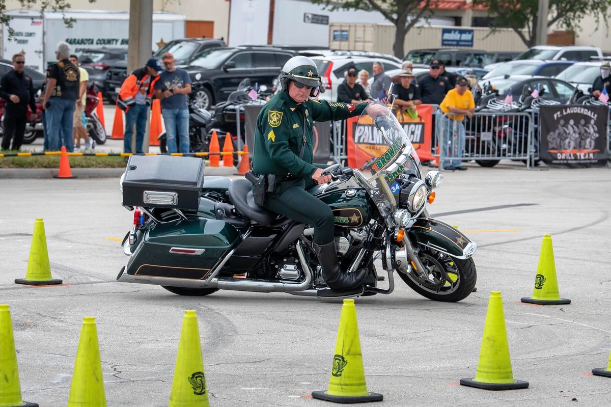 MOBILEMIKE_'s tweet photo. #MobileMike Today we present Sgt. Adkins riding his Main Event! #southeastpolicemotorcyclerodeo #Browardsheriff #bso #bsomotorunit #motorunit #motors #backtheblue #rodeoteam #harleymotors @browardsheriff #SupportLawEnforcement https://t.co/HWGBrOe8rE