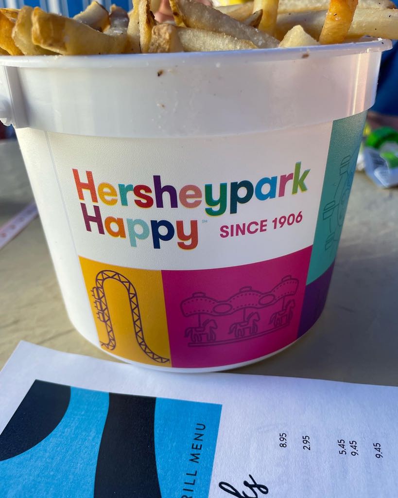 canuckduck789's tweet photo. Ready to enjoy a day at the Boardwalk #HersheyparkHappy #CabanaTime https://t.co/B8dvSXKDnP