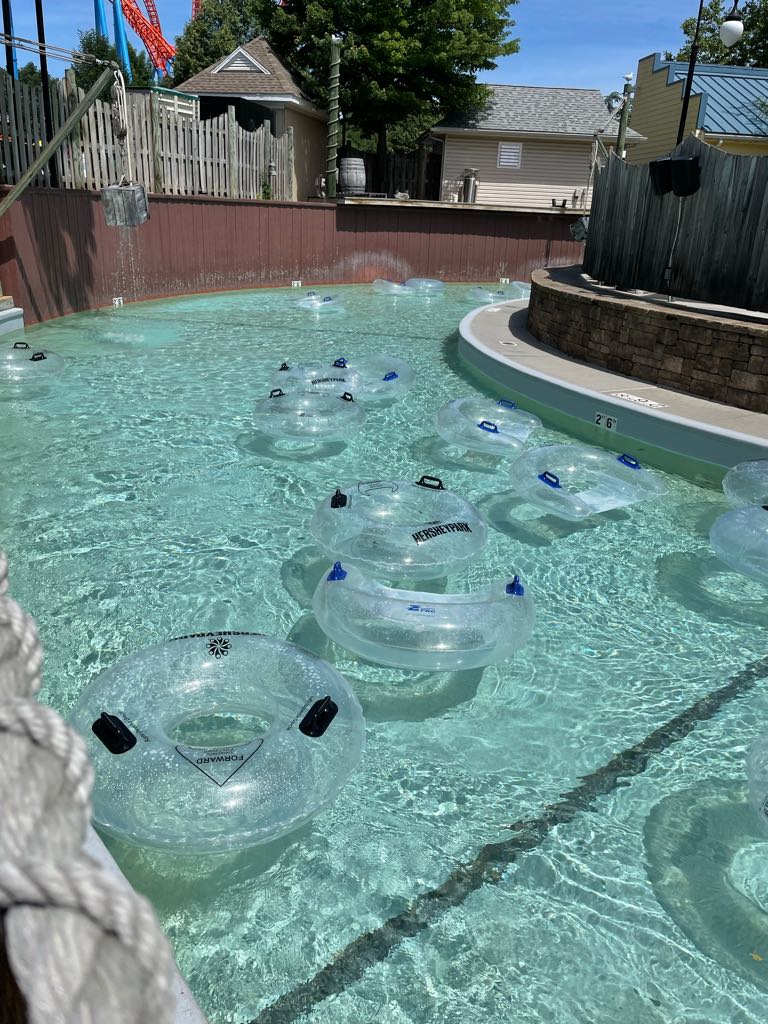 canuckduck789's tweet photo. Ready to enjoy a day at the Boardwalk #HersheyparkHappy #CabanaTime https://t.co/B8dvSXKDnP