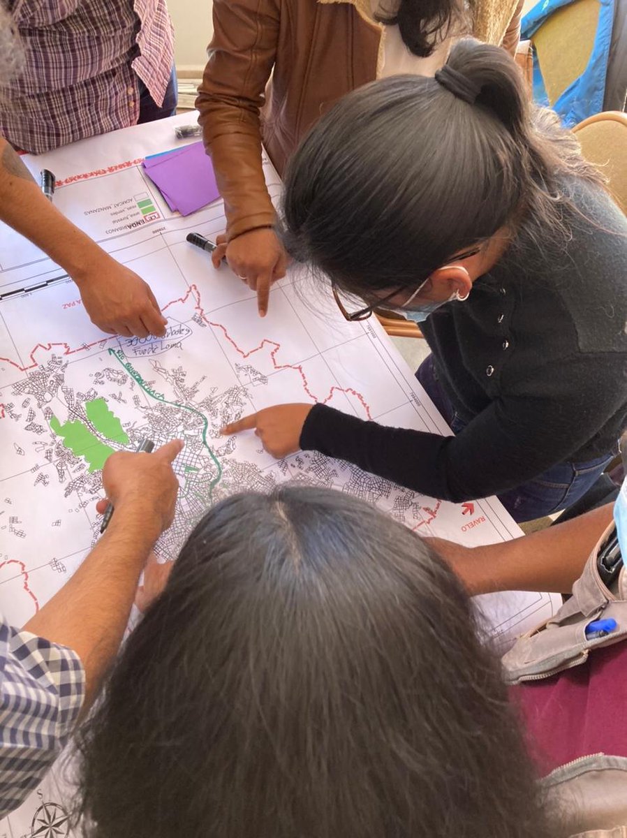 HelvetasBolivia's tweet photo. Avanza la construcción de la visión y ruta crítica en la Agenda Urbana de #Sucre. Mesas de trabajo abordan el ordenamiento y planificación urbana; sustentabilidad y riesgos e inclusión social. El evento se realiza con el apoyo de: #HelvetasBolivia y @ONUHabitatBOL. 
#CoReUrban https://t.co/yJnxaa2PNL