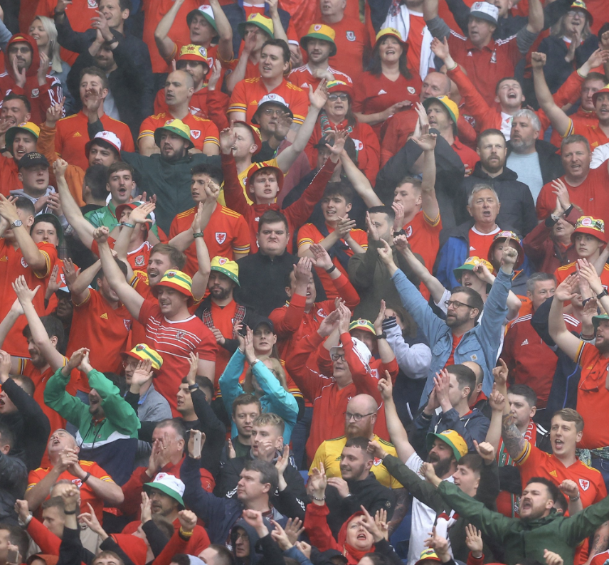 thedimmick's tweet photo. There's always one... 😂

#CYMISL #WALNED #CYMHOL #WALHOL https://t.co/dtmDI45kzJ