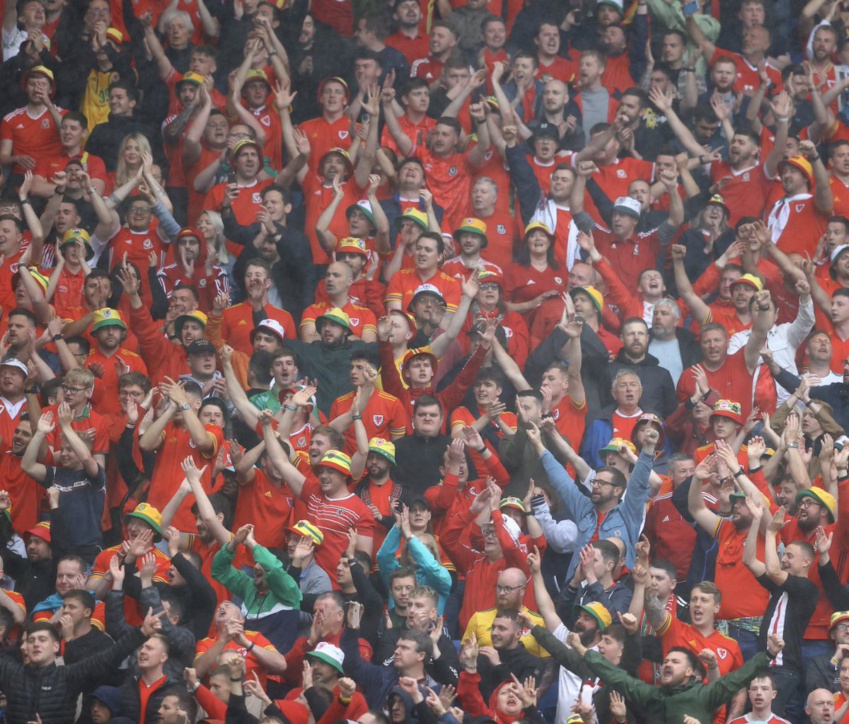 thedimmick's tweet photo. There's always one... 😂

#CYMISL #WALNED #CYMHOL #WALHOL https://t.co/dtmDI45kzJ