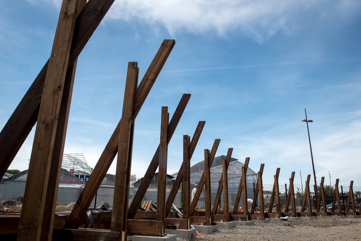 Nous sommes mobilisés auprès de l'Atelier Vecteur pour réaliser un reportage photo du montage de leur très belle passerelle Entre-temps.

Et forcément, le partenariat entre <a href="/levoyageanantes/">levoyageanantes (compte inactif)</a> et la <a href="/samoanantes/">Samoa</a> ne pouvait donner lieu qu'à une belle création.🔥