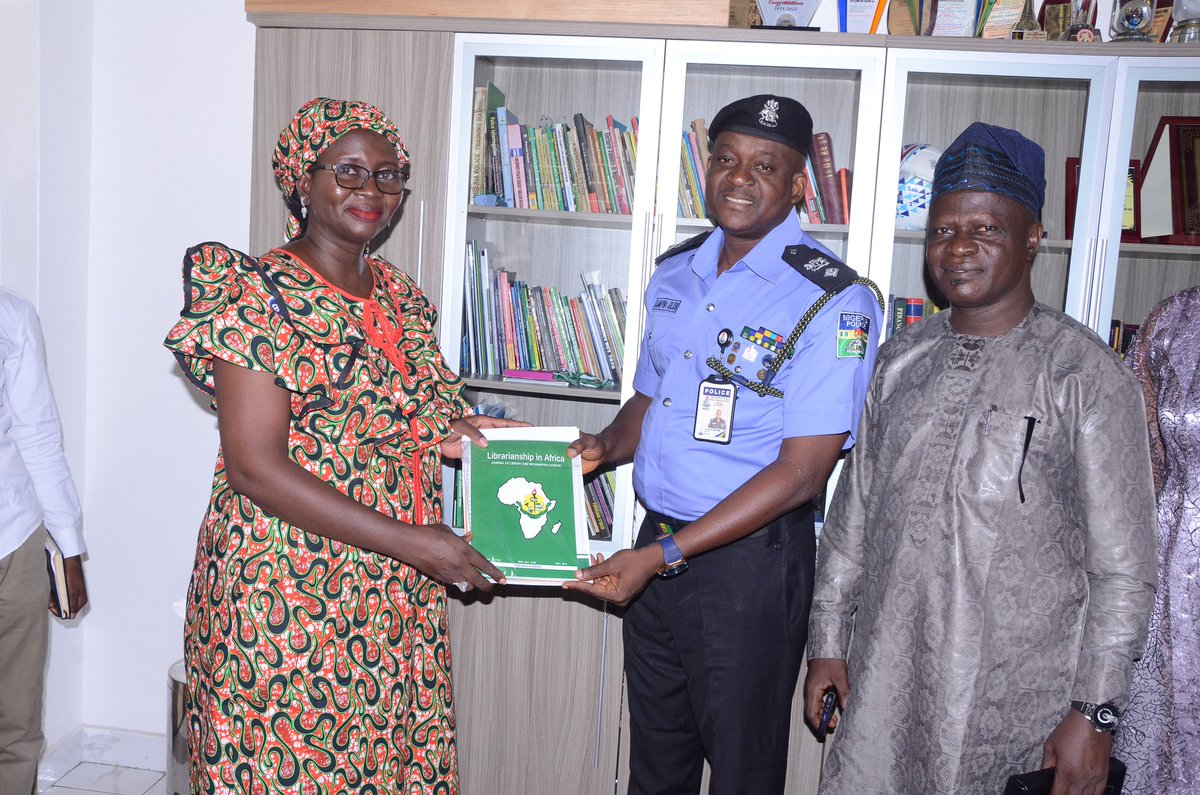 PoliceNG's tweet photo. #PHOTONEWS: The Force Public Relations Officer, CSP Olumuyiwa Adejobi, mnipr, mipra, today June 8, 2022, received the Executives of the Nigerian Library Association, FCT Chapter, led by the Chairperson, Mrs Shade Bello Adepoju, at the Force Headquarters, Abuja. https://t.co/R6qx0ylpzA