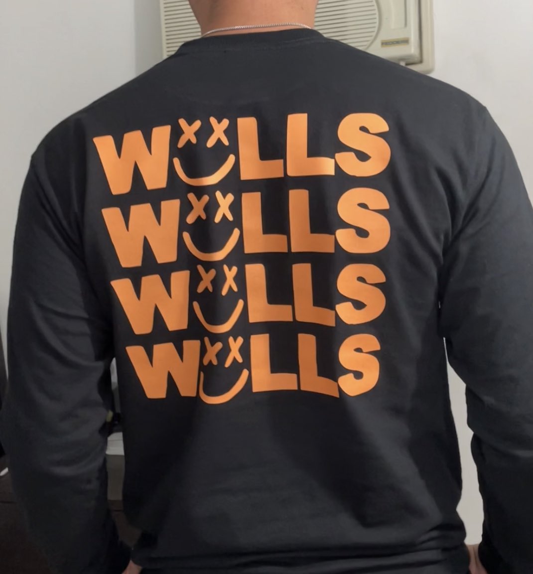 __jessicajaylin's tweet photo. No sabía que ponerme para hoy y mi esposito me hizo esta camisa (that’s what he does) 🥹🧡 LA AMÉ!!! & mi prima también va tener la suya 💓
#LTWT #LTWTPR #LTWTSANJUAN #LTWTPuertoRico #LouisTomlinson #LouisTomlinsonPuertoRico https://t.co/jKrfoBphA6