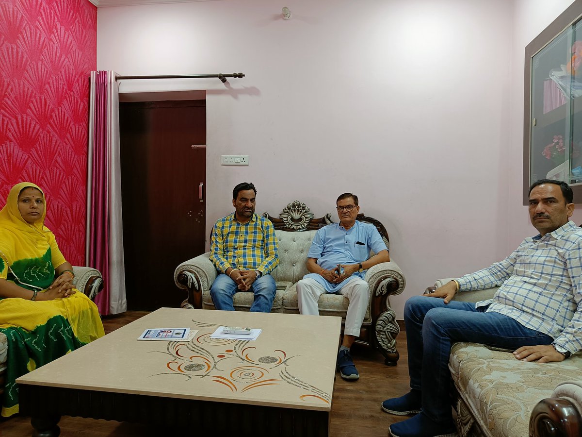 hanumanbeniwal's tweet photo. दिल्ली से आप पार्टी के एक विधायक द्वारा RLP पार्टी के सम्बंध में ट्वीट पर की गई अनर्गल टिप्पणी,लगाए गए निराधार आरोपों के सम्बंध में आज @RLPINDIAorg के तीनों विधायक श्री @ErPukhrajgarg  व श्री @NarayanBeniwal7 व मेड़ता विधायक श्रीमती @Indira_Bawari के साथ चर्चा की 
1/1 https://t.co/rkAdOQbvzM
