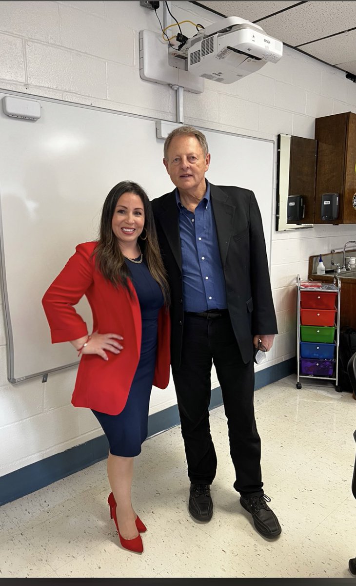 Diamond_Mad27's tweet image. Incredible day welcoming the @AmericanReading company executive team to @PeekskillCSD ; even more exciting to welcome Dr. Jim Cummins to our district and Dual Language program #arcloves #peekskillstrong