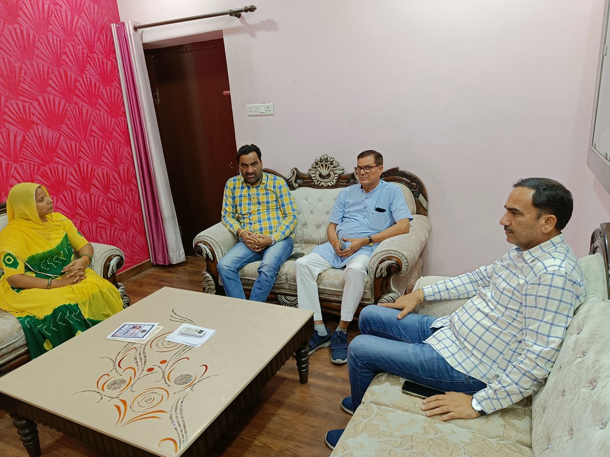 hanumanbeniwal's tweet photo. दिल्ली से आप पार्टी के एक विधायक द्वारा RLP पार्टी के सम्बंध में ट्वीट पर की गई अनर्गल टिप्पणी,लगाए गए निराधार आरोपों के सम्बंध में आज @RLPINDIAorg के तीनों विधायक श्री @ErPukhrajgarg  व श्री @NarayanBeniwal7 व मेड़ता विधायक श्रीमती @Indira_Bawari के साथ चर्चा की 
1/1 https://t.co/rkAdOQbvzM