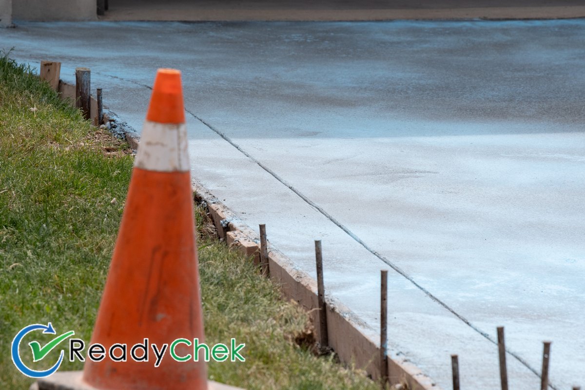 ReadyChek's tweet photo. Before you leave for the day, make sure you have done a thorough #safetyinspection of your vehicle.  Proper #pretrip #circlechecks help keep the roads safer for everyone!  To find out how #ReadyChek helps drivers record inspections, see https://t.co/DrWRMGdmR7 #readychekgo #cvor https://t.co/pdekpzg0LY
