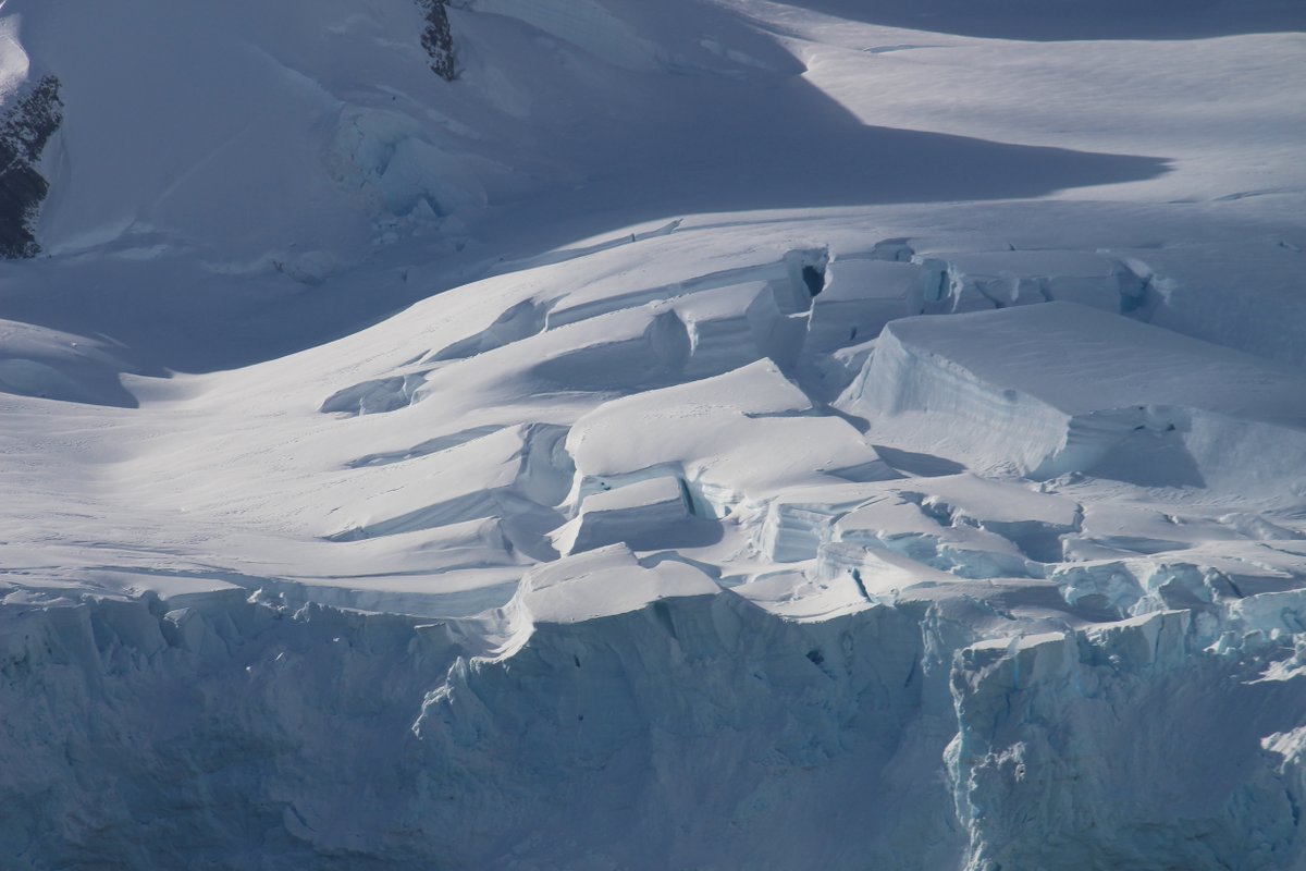 proussakis's tweet photo. #ice #hurtigrutenexpeditions #antarctica #textures #travelphotography #frozencontinent #snow https://t.co/NQ9lSJ87vj