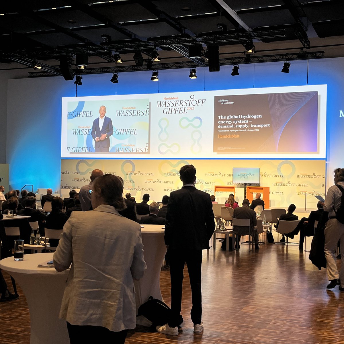 Der erste Tag des #Wasserstoffgipfel s bei <a href="/thyssenkrupp/">thyssenkrupp</a> in Essen neigt sich dem Ende. Viele neue Impulse zum Thema #Wasserstoff und dies in Präsenz nach so langer Zeit. Danke dafür!!