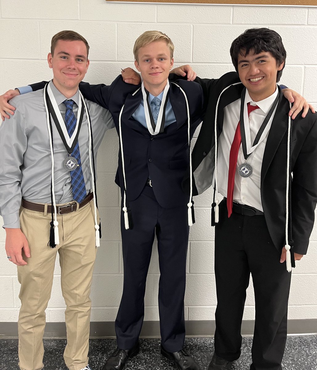 _LandstownDECA's tweet photo. Congrats to these guys!  Going out to run the world! ⁦@LandstownEagles⁩ https://t.co/7EsWZDDF0Y