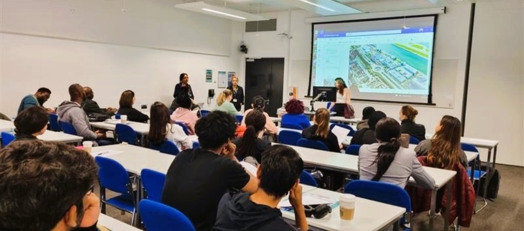 UELAdviceCentre's tweet photo. Summer training our new #volunteers we are in full swing at the @UELAdviceCentre today! @UEL_News https://t.co/0vdO8BLj05