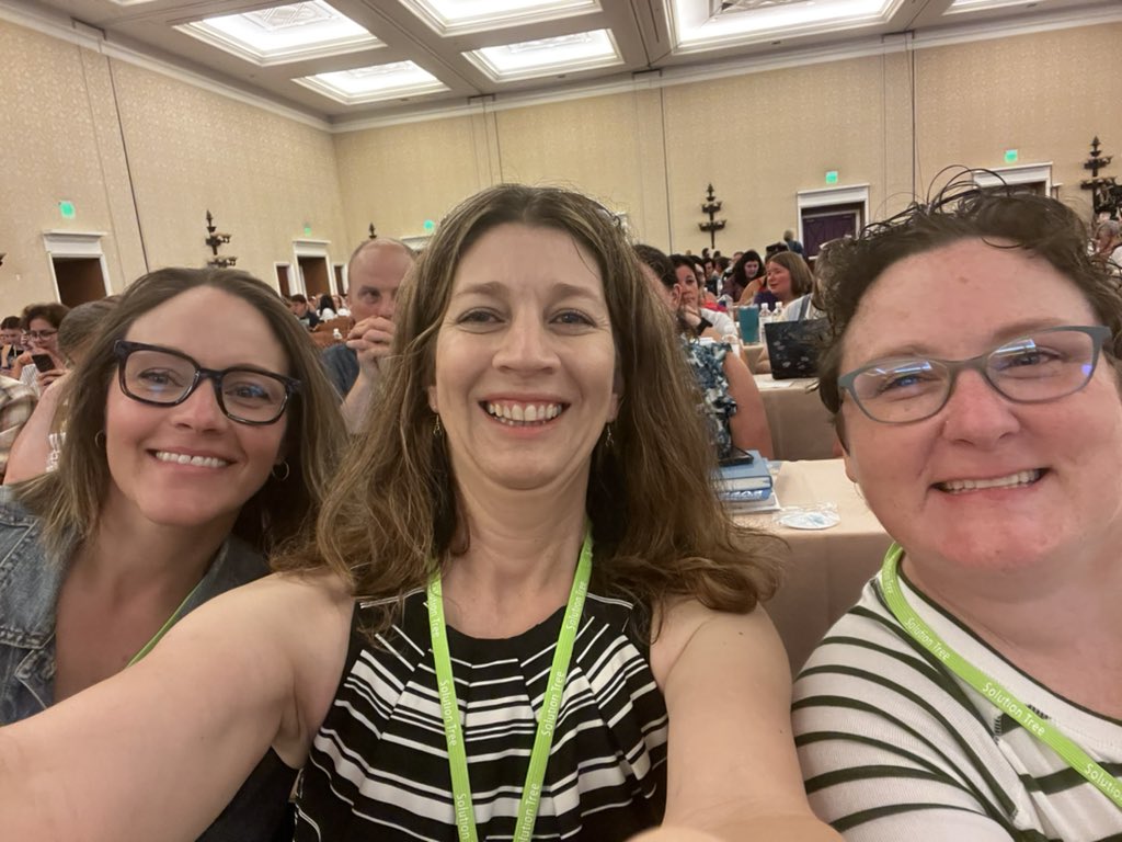 woksape3's tweet photo. Traditional selfie at conference opening. Excited for Tim Brown’s keynote! @solutiontree #atplc https://t.co/ssJCWUw0Xw