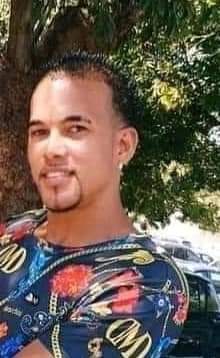 GogoRhapu's tweet photo. My cousin Romeo Stone has been missing since Saturday. We've been getting conflicting and sketchy /fabricated stories about his whereabouts. 
A missing person's report has been opened 😕 
If anyone has seen or heard from him, please contact 
063 640 8179 or 0713532785.
Matenas https://t.co/2HAoXokF7R