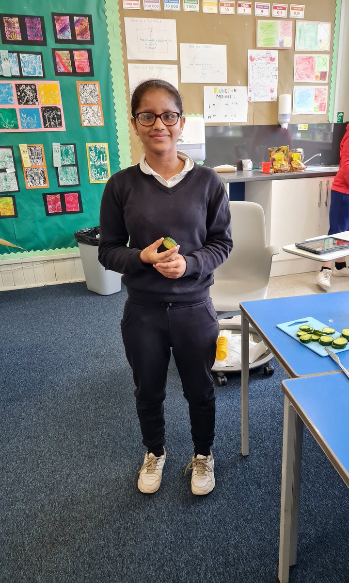 MissStevenSPS's tweet photo. P7a were snacking healthy today. Well done to everyone to tried something they hadn't before 👍 https://t.co/nziQP2AKxZ