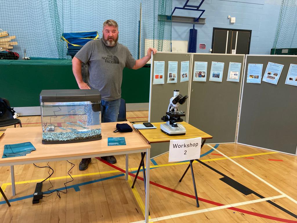 ScotlandSalmon's tweet photo. Pupils at @LochgilpheadJC learned about the #Scottishsalmon sector today - @MSDAnimalHealth explained fish health and vaccinations, while @CookeScotland had a tank of salmon parr from their Furnace hatchery to explain recirculating #aquaculture systems.
#BeTheNewWave https://t.co/mQKkvCEAAg