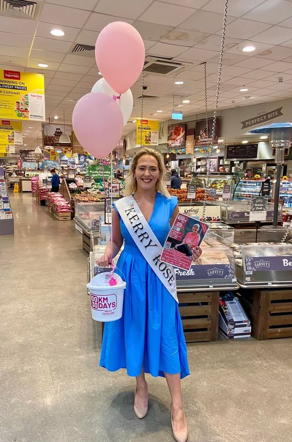 GarveyListowel's tweet photo. Our newly-crowned Kerry Rose dropped in for a visit today & to show her support for our current fundraiser supporting Mary Gardiner in her quest to raise much needed funds for Breast Cancer Ireland by taking part in 100k in 30 days challenge. 🌹💓 #kerryrose #marygardiner https://t.co/RYpVHKsGo9