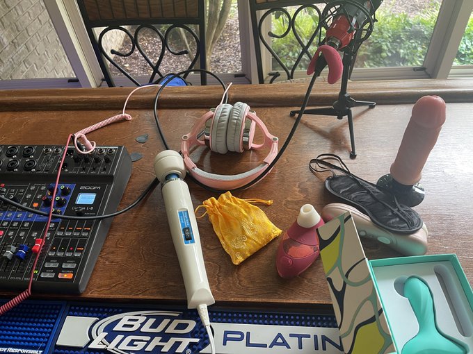 New podcast is out today! It was a fun one! https://t.co/3lnIqTvkVj<a href="/tag/newprofilepic"class="tags"><span>#newprofilepic</span></a>