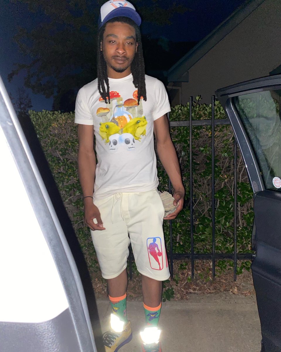 DreFiveAlive's tweet photo. Heard 🦻🏾I was gettin 💸💵💰money that’s a true statement 💡🏌🏾 https://t.co/G1NC1XmUBx