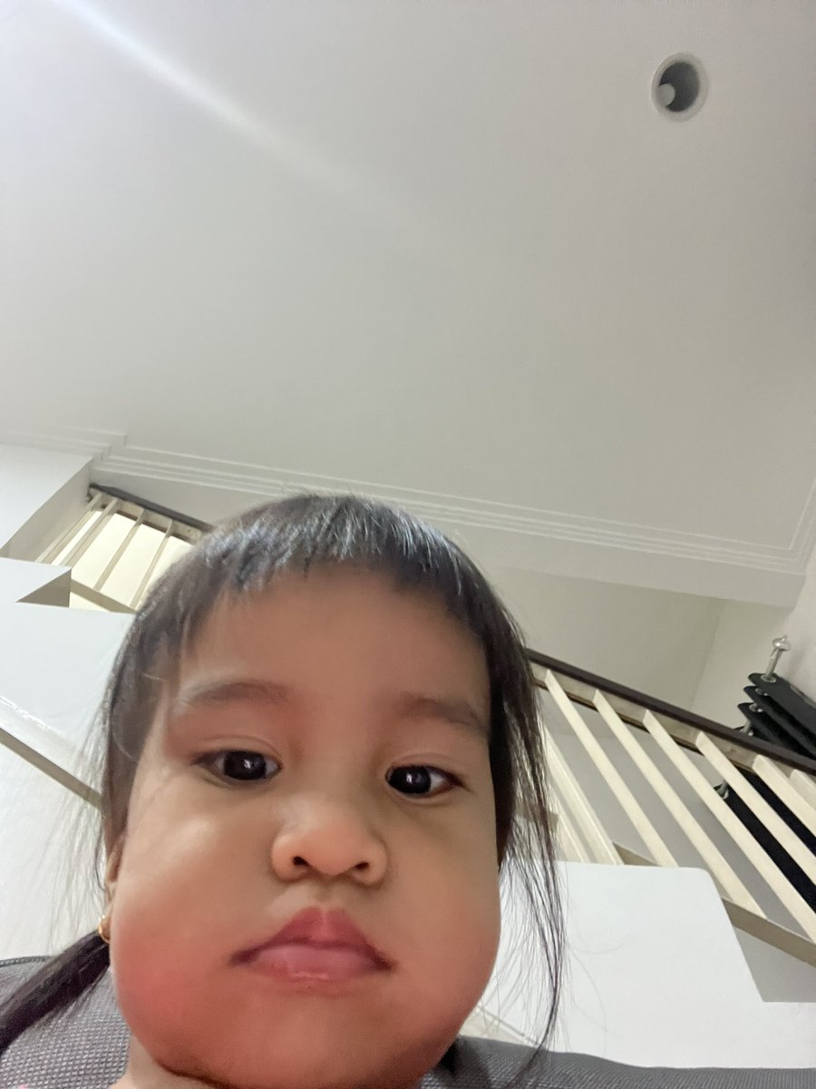 Fase menyapih udh terlewati, itupun sedih pake bgt ternyata, then skg nerapin dia bisa bobo ga harus sama mama nya you can do it kaka lulla 💛