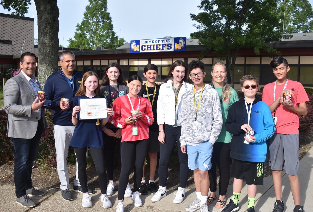 Berner Middle School's student council was recently recognized by Assemblyman Durso for its successful pet food drive! <a href="/BernerChiefs/">Berner Middle School</a> <a href="/Jason_Espo/">Jason Esposito</a> <a href="/robertson711/">Mrs. Robertson</a> 

msd.k12.ny.us/site/default.a…
