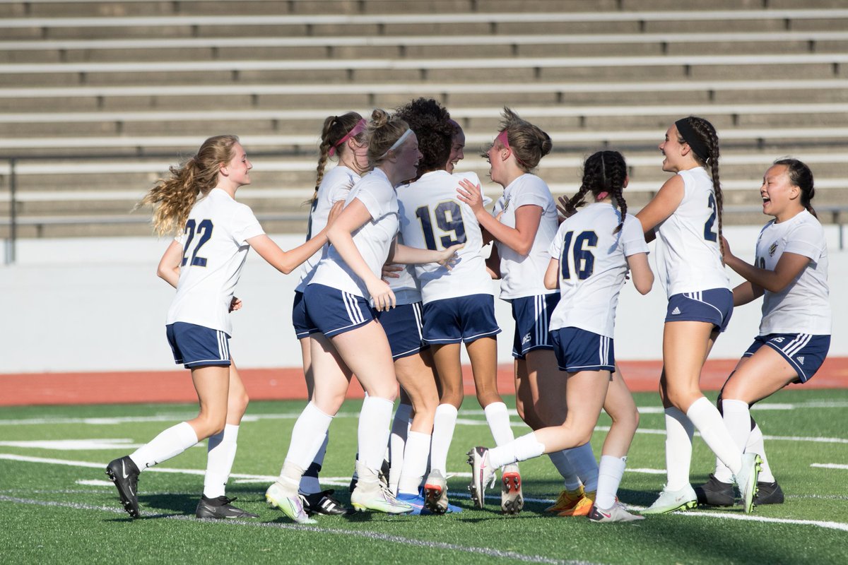 On to the Regional Final Thursday evening to face Unity at HOME!

8-0 win over Columbia Central 

🚨 A. Henckel(3)🎩, R. Henckel, Saunders, Milhiem, Mejeur, Crites
🅰️ Gerst(3), Timmons(2), Milhiem
🧤 Davis- 1

Next Up: Regional Final v Unity Thurs 6pm @ HOME! Pack the stands!!!