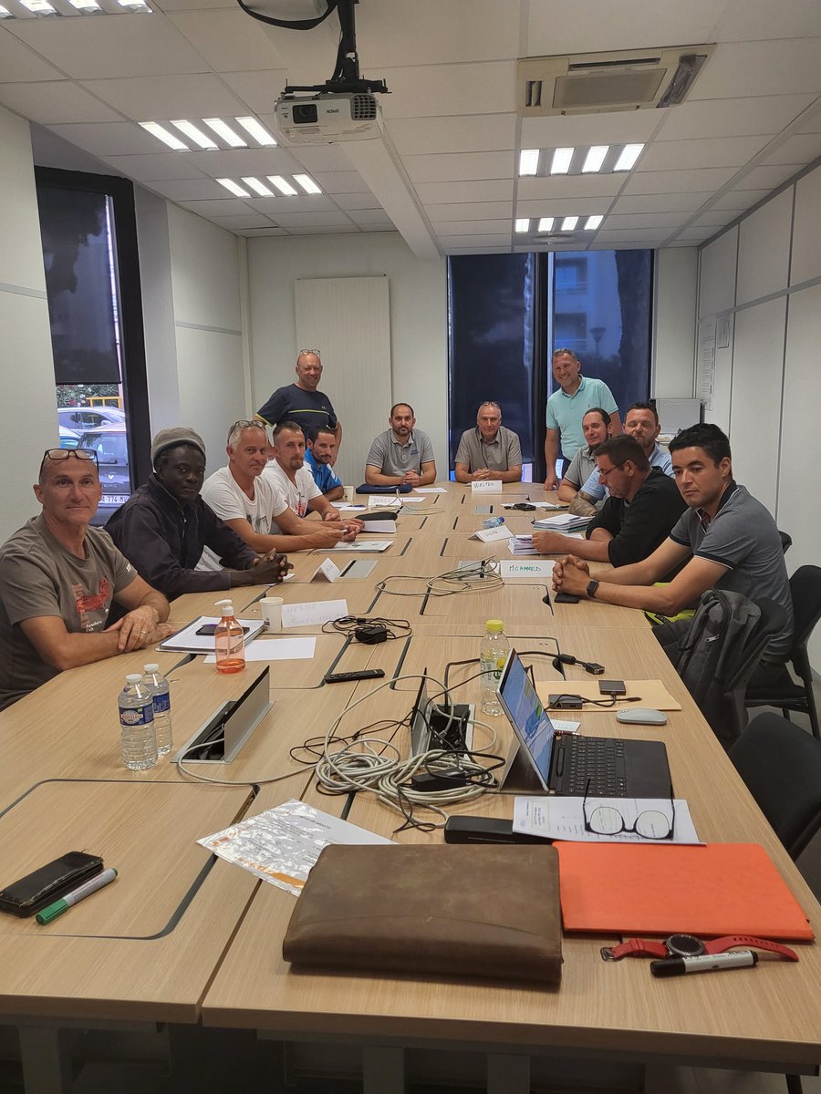 Nouvelle action prevention spécifique TST BT réalisée par Enedis  Côte d'Azur.
Des managers d'entreprises prestataires très à l'écoute et satisfaits de cette session de formation 👍.
Formation assurée par VIRELEX en ligne avec l’objectif 🎯d’#Enedis d’atteindre 0️⃣ accident grave.