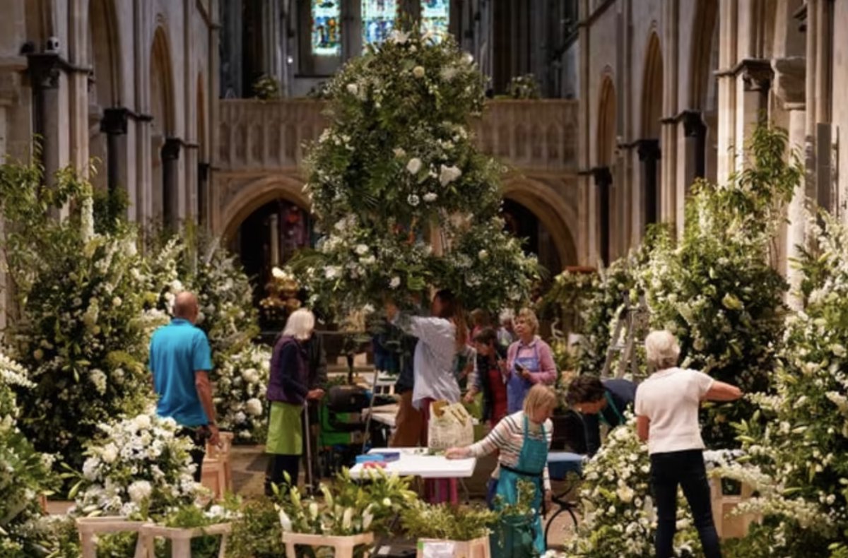 engcathedrals's tweet photo. Life In All Its Fullness
50,000 blooms on display for @ChiCathedral’s 'enriching' Festival of #Flowers
(Runs from June 8 – 11, so be quick).

https://t.co/NfbCiTvSpE

Photo Credit: Andrew Matthews/PA https://t.co/ZkPiLG0OcH
