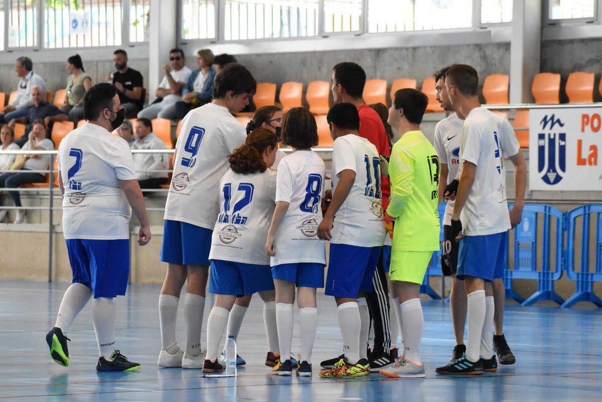 RMajadahondaFS's tweet photo. ℹ️ Nace la I Jornada Inclusiva de Fútbol Sala de la Fundación Rayo Majadahonda.
👉 Seis equipos disfrutarán de un torneo inclusivo este domingo 12 de junio en el P.M. La Granadilla desde las 10:00h hasta las 14:00h
🔗 https://t.co/Z5QRYDtpWc
#IntegraRayo
#VamosMiRayo ⚡️ https://t.co/xgbrSaYcQV