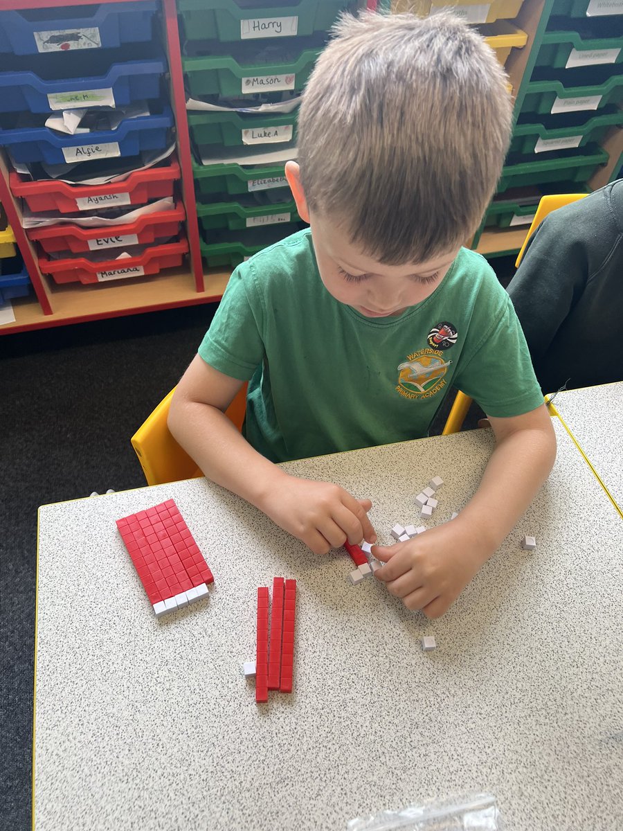 Wye_WPA's tweet image. We’ve been learning all about tens and ones in maths today and using resources to order numbers! #WatersideMaths 🧮
