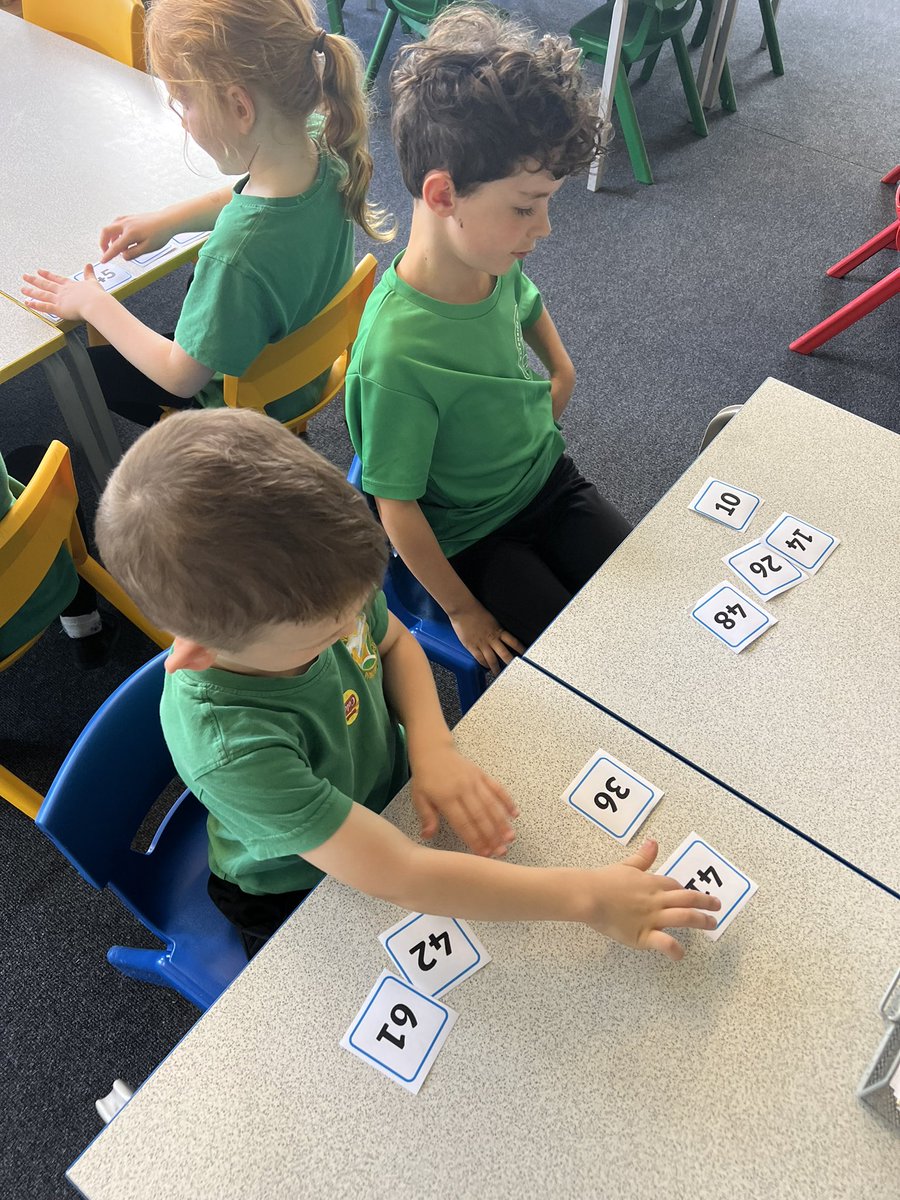 Wye_WPA's tweet image. We’ve been learning all about tens and ones in maths today and using resources to order numbers! #WatersideMaths 🧮