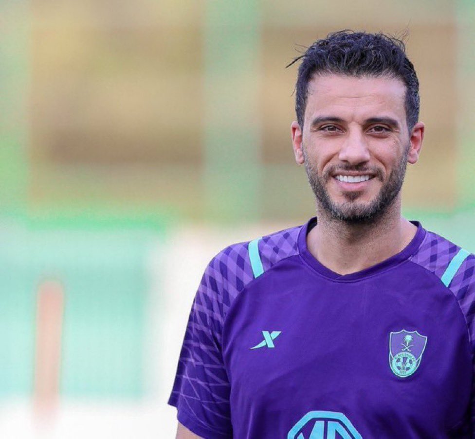 الشيب ما طلع لكبر سنّك 
كثر الجمايل بيّضت لك سواده

ابو خطاب عزتي له 💔