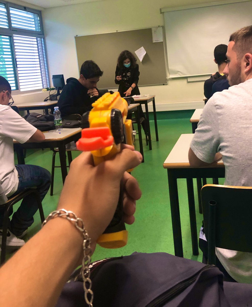 certeza que queres dar matéria no ultimo dia de aulas?