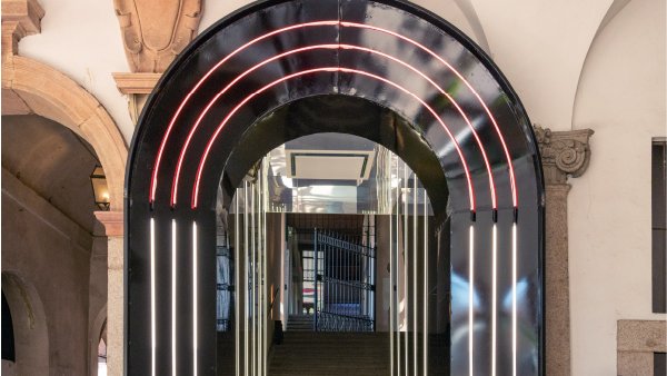 HitachiAC_GB's tweet image. The Silent-Iconic Cassette panel by Hitachi has a new lease of life at #MilanDesignWeek2022 and @fuorisalone. It features in "Endless Ceiling" by architect Francesco Lucchese, at the University of Milano, and exemplifies its ability to integrate seamlessly in interiors #HitachiAC