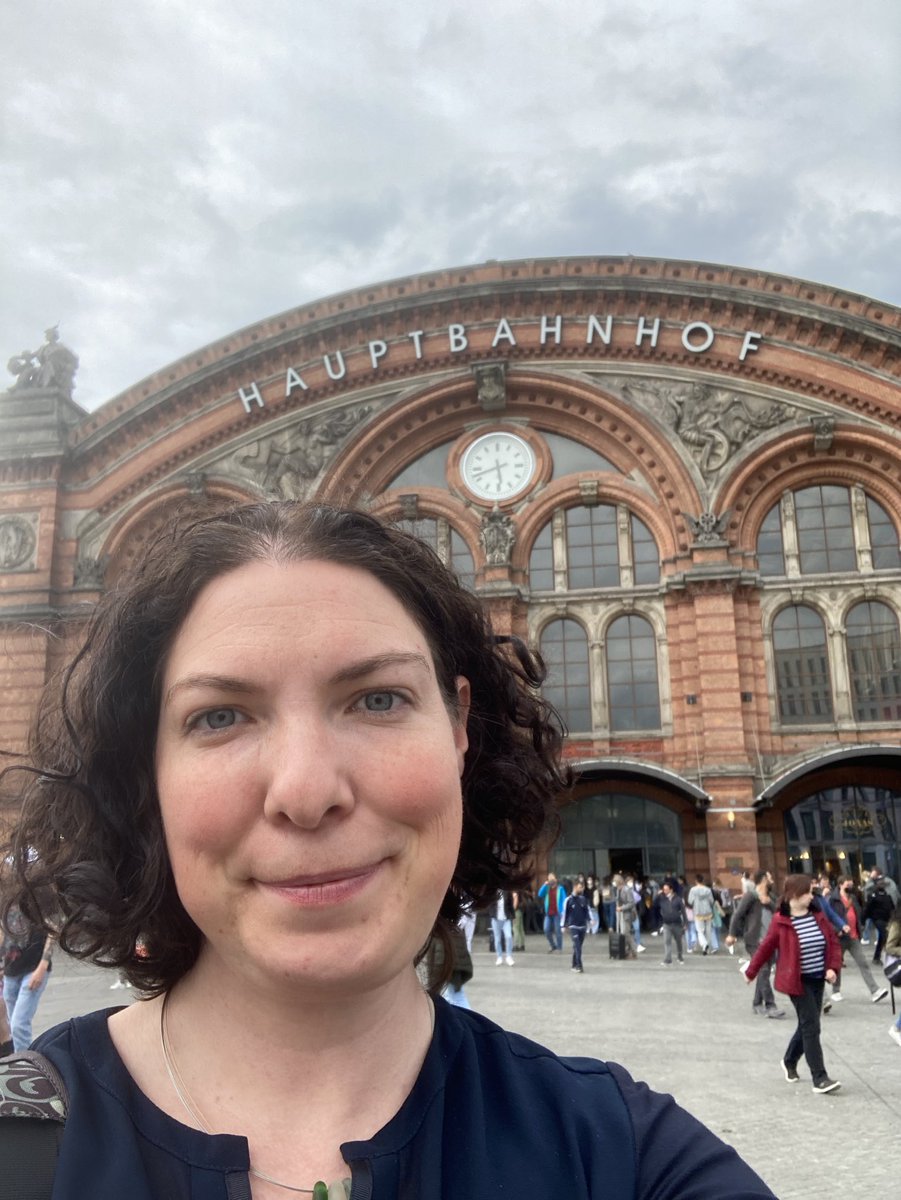 CCRoggatz's tweet photo. This year’s #WorldOceansDay has seen me back to Bremen for an exciting day chatting potential links, collaborations, and the start of my #NewResearchGroup in September at the #MarineChemistry @UniBremen for my @VolkswagenSt #FreigeistFellowship 💦🧫🧪👩🏻🔬 https://t.co/ol5wtI13sg