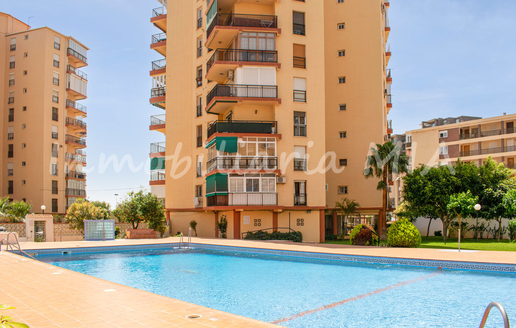 InmoMia's tweet photo. — El cloro que me deja er pelo mu feo💅
— Tranquila Mari... que está en #Playamar🏖️
— Po la #playa me gusta, pero pa aparcá...😱
— Lo sabía, ¡que pesá! ¡Que hay #parking!🚗
— ¿Qué me diseh? Pues ea, ¡vamoh!🧐

https://t.co/p8lO4j8QyM

#InmobiliariaMia
#apartamento
#Torremolinos https://t.co/JydhB3NnSv
