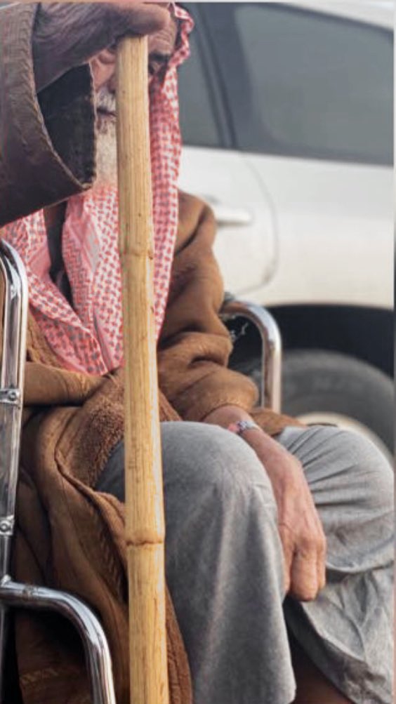 مرحوم ياللي مـا شكى منك جيران
والضيف يلقى في محلك حشيمه

موتك ياجدي فقده على كـل انسان
والموت رحمه للقلوب العظيمه

رحمك الله ياغالي فقدناه