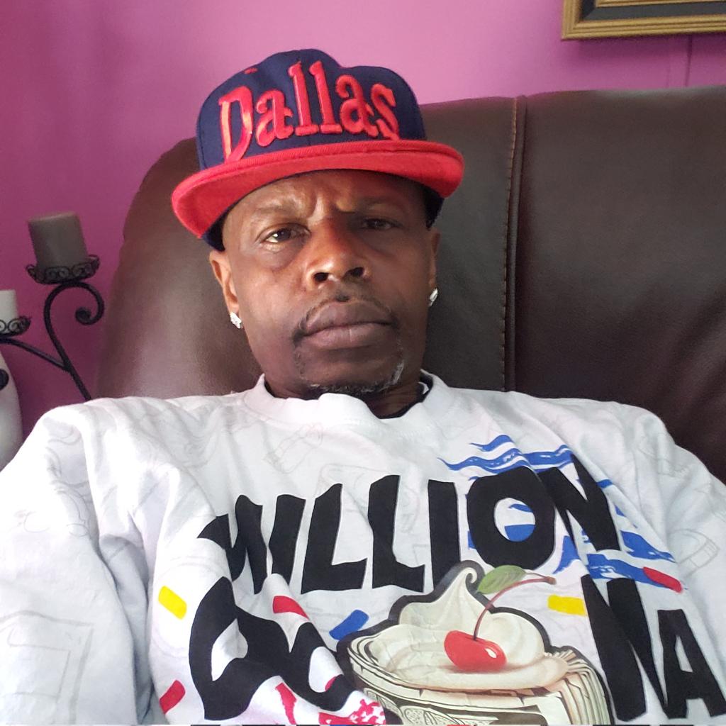 CarlosMckellar4's tweet photo. #NewProfilePic https://t.co/svN15fCM7h