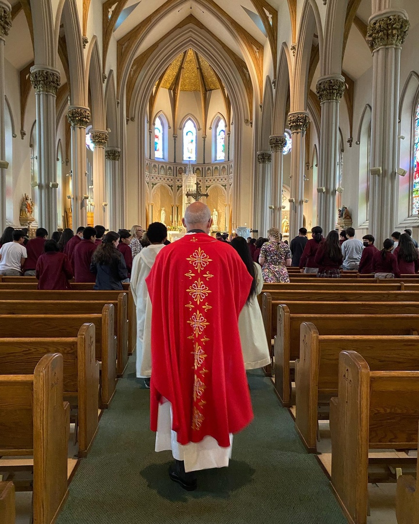 Diobpt's tweet photo. Scenes from #FirstFridayMass at St. Peter's in #Danbury! https://t.co/iLz0woWpP3