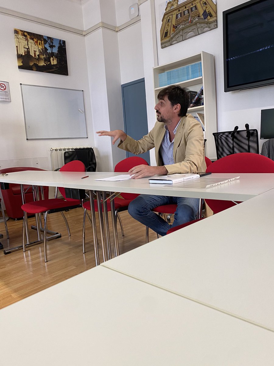 LorenzoCast89's tweet photo. Technopopulism at @LUISSSoG with @cinvernizzi1983 https://t.co/Nb90aHWNGK