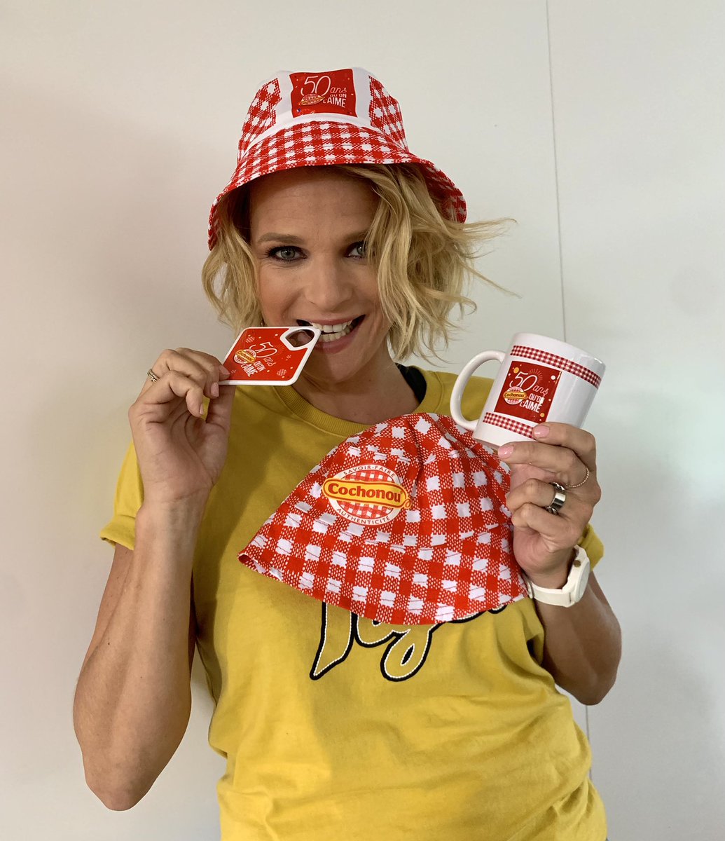 lequipedusoir's tweet photo. 🎁 CADEAU 🎁

Ce soir, @francepierron et @cochonouetvous, fournisseur officiel du Tour de France @LeTour vous offrent les célèbres bob Cochonou ! 

RT + FOLLOW @lequipedusoir et laissez un commentaire pour tenter de les remporter. 😉 #EDS https://t.co/t4nc6fKEi2
