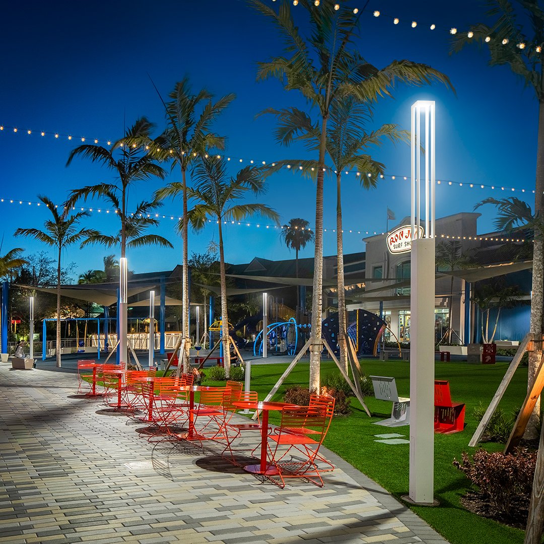 LuminisLighting's tweet photo. In Action
Available with or without an acrylic diffuser, Lumiquad is designed to illuminate and accent exterior spaces such as pedestrian areas, commercial perimeters, parks, and urban environments.
#exteriorlighting #outdoorlighting #LEDlighting #LEDproducts #lightingdesign https://t.co/Lm5TtJxGqx