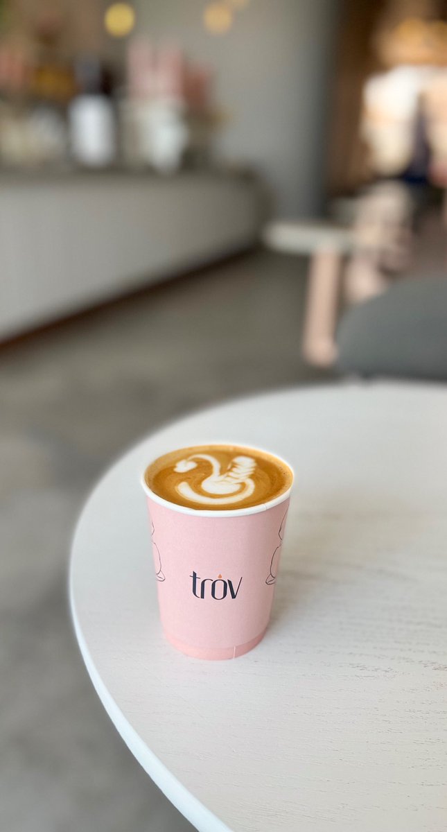 moooni2200's tweet photo. قهوة تروف 
@Trov_co 
منزلين محصول جديد كولمبي مجفف من محمصة شڤل 😍
قهوتهم لذيذة .. عندهم ايس تي بالتوت مميز و لذيذ ..
عندهم أنواع من الحلويات وجربت كيكة الليمون  الطعم خُرافي 👌🏼

المكان جداً جميل ورايق ..🤍
📍الأندلس سكوير 
https://t.co/yZXzlvOQkn https://t.co/ERL2qD2Quf